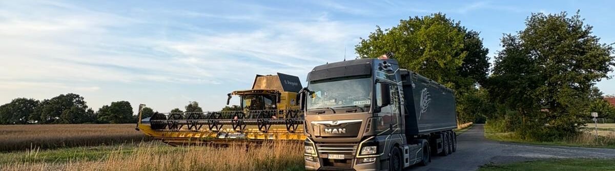LKW vor Drescher